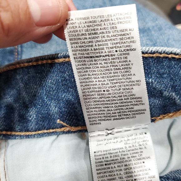 Old Navy Boyfriend Jeans Size 12 NWT - Picture 13 of 13